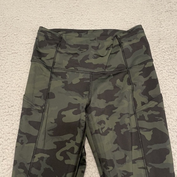 Lululemon Fast and Free Crop II 19" *Non-Reflective size 4 green camo - Picture 4 of 7